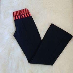 SALE🤗 Lululemon size 4 reversible workout pants.